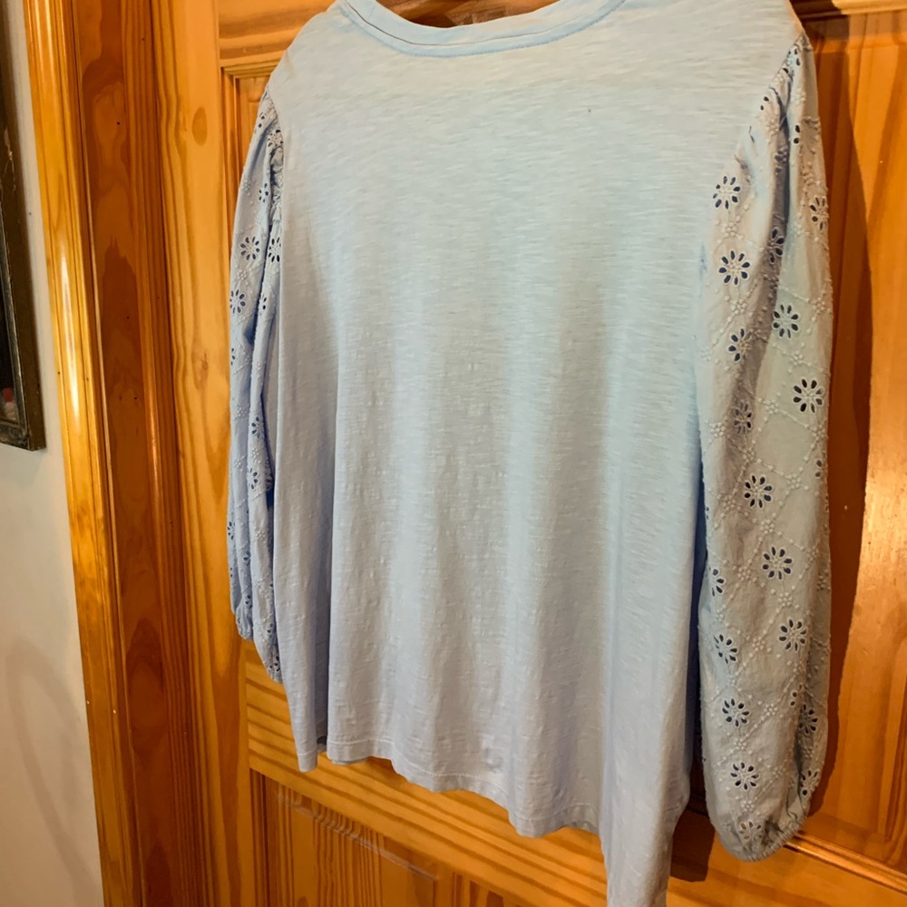 NWOT size 2X blouse with eyelet sleeves - Picture 4 of 8
